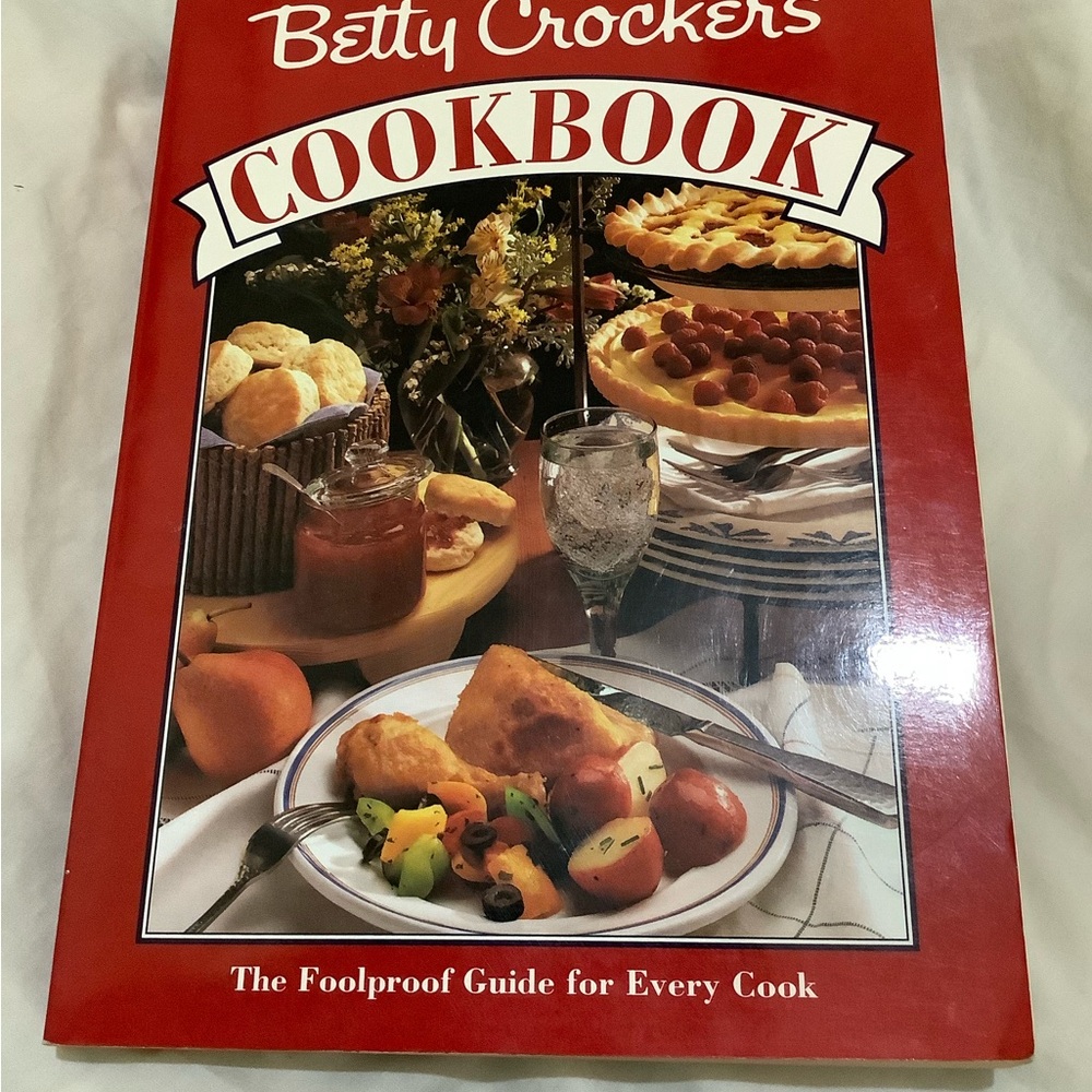 Vintage Betty Crocker’s 40th Anniversary Edition 1991 Cookbook Paperback 442 p